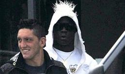 Mario Balotelli diện đồ siêu độc đến sân tập