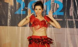 Clip Á hậu Tú Anh lắc hông dữ dội