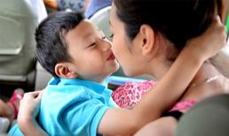 Khoảnh khắc đáng yêu của sao Việt và 'thiên thần nhỏ'