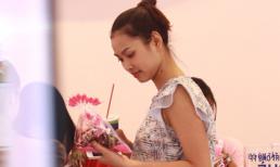 Vương Thu Phương "lẻ loi" đi xem phim