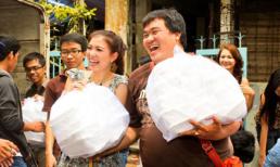 Sao Việt đội nắng, đội gió đi "bán" cơm ngày chủ nhật