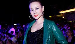 Dương Yến Ngọc đẹp gợi cảm với váy sequin lấp lánh