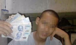 Choáng vì sư trẻ cầm dao, khoe tiền… trên facebook
