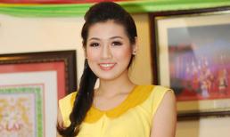Á hậu Tú Anh quyến rũ với đầm vàng