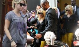 Shakira lộ bụng bầu ở Milan