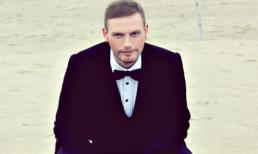 Kyo York thả dáng phong trần trước biển