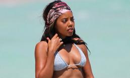 Người đẹp ngượng ng&#249;ng v&#236; diện bikini b&#233; x&#237;u