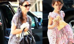 Mẹ con Suri đẹp dịu dáng với váy xòe
