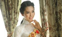 Á khôi 'Nữ hoàng trang sức' khoe dáng cùng áo dài lạ mắt