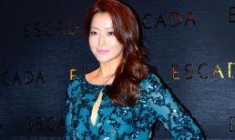 Kim Hee Sun đẹp rạng ngời tại sự kiện với váy lấp lánh