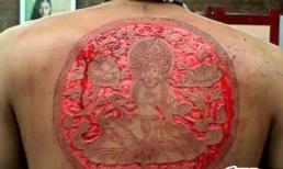 'Rùng mình' với trò rạch da thịt tạo hoa văn 