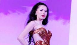 Chung Thục Quyên tái xuất sàn catwalk sau thời gian ở ẩn