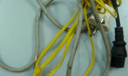 Nghi vợ ngoại tình, chồng chích điện vợ đến chết