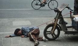 Nhói lòng cảnh ông cùng cháu gái tâm thần nhặt rác