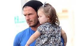 Harper Beckham 'hẹn hò' với bố
