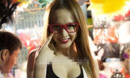 Angela Phương Trinh "làm loạn" tại phố Hàng Mã