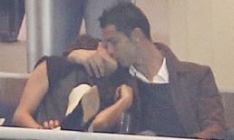 Irina Shayk hôn CR7 quên trời đất