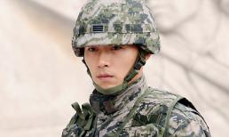 Vẻ điển trai của chàng lính Hyun Bin khiến fans "say lòng"