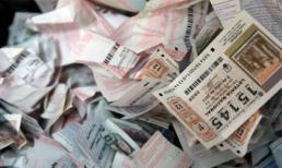 Gia đình trúng xổ số mỗi khi... sinh em bé