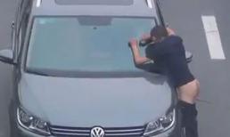 Video "Tụt quần, xin tiền" hot nhất tuần qua