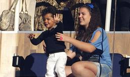 Con trai Rô điệu bảnh bao đến sân cổ vũ bố thi đấu