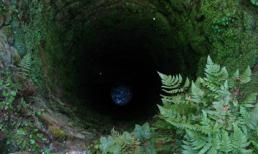 Ném con gái xuống giếng để được tái hôn