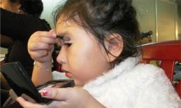 NSND Hồng Vân nói về con gái: 'Đánh mi mắt là nghề của nàng này đấy'!