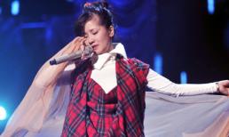 Hồng Nhung điệu đà trong giá lạnh Hà Nội