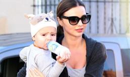 Flynn mặt buồn thiu vẫn bú bình chùn chụt