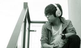 Bùi Anh Tuấn ngồi nghe nhạc trong cái se lạnh của Hà Nội