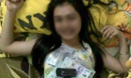 Thiếu nữ Việt gây sốc khi đắp tiền và điện thoại Vertu lên người