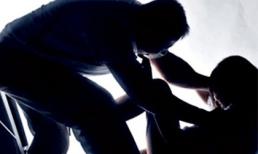 Bé 12 tuổi đồng ý chơi trò 'người lớn' với cha dượng