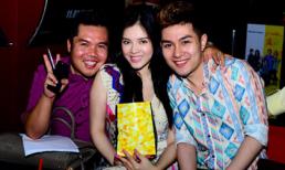 Lý Nhã Kỳ thuê riêng rạp chiếu phim để đãi fan