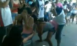 Đập vỡ bóng bằng "cái ấy"