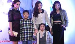 Gia đình Thúy Hằng - Thúy Hạnh "rồng rắn" đi xem phim