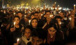 Thiếu nữ bị hiếp rồi thiêu sống