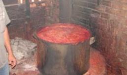 Giòi bò lúc nhúc ở cơ sở sản xuất gia vị... cao cấp