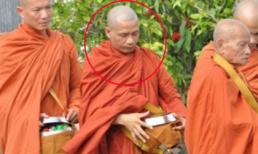 Doanh nhân Việt thành đạt cạo đầu, chân đất đi ăn xin