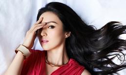 Đổng Tuyền quyến rũ với suối tóc bồng bềnh