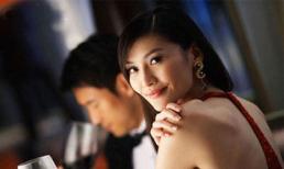 Đang sống thử, bạn gái vẫn đi hẹn hò