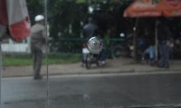 ‘Bác sĩ hoa súng’ bị người lạ bắn súng uy hiếp