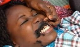 Kiểu xăm lợi đen của thiếu nữ Tây Phi