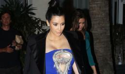 Kim "siêu vòng ba" khoe "siêu vòng một" với váy nhiều kẽ hở