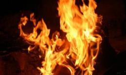 Tự thiêu vì chồng ép quan hệ tình dục với người lạ