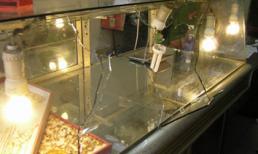 Hà Nội: Trộm đột nhập "khoắng sạch" tiệm vàng