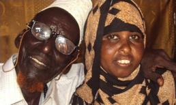 Cao thủ 115 tuổi và hành trình ‘cưa đổ’ thiếu nữ 16