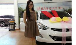 Hương Tràm khoe xế hộp mới coóng vừa mới tậu
