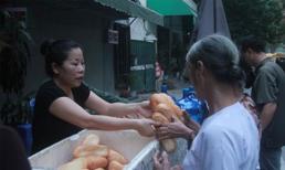 Gặp người phát bánh miễn phí ở nhà Đại tướng