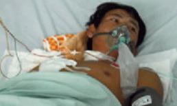 Ghen tuông, vợ dùng dao đâm thủng tim chồng