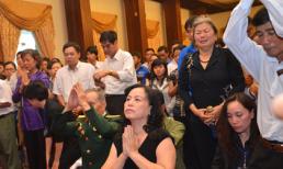 Người dân TP.HCM quỳ gối, khóc khi nhìn thấy linh xa của đại tướng